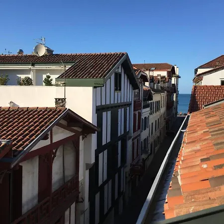 De Caractere Avec Balcon Et Parking A 2 Pas De La Plage, Centre Historique De - Fr-1-4-577 *